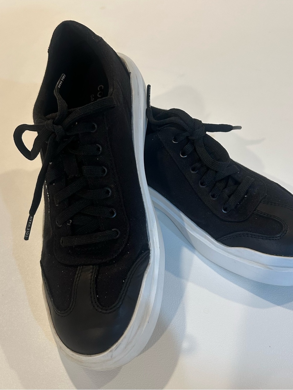 Cole Haan Grand Womens Size 7.5 Black & White W27510 Canvas Sneaker Casual